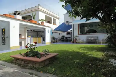Image de Villa with garden a few steps from the sea