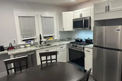 Image de Brand new fully furnished 3 bedroom apartmen near encore Boston