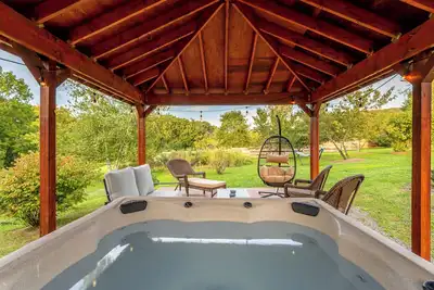 Image de Pool - Hot Tub - Game Room - Mini Golf - Country
