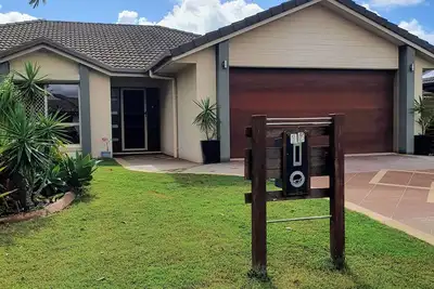 Image de Spacious 4 beds house on the Lake in Eli Waters