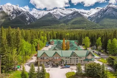 Image de Banff Beautiful Townhouse           free parking in front of the house