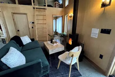 Image de Mysa Meadow House - Modern Ski/Bike Nature Oasis