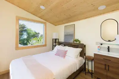 Image de Moonstone Beach Sanderling Cabin – Cozy Studio w/ Ocean Views, Airstream Kitchenette & Deck