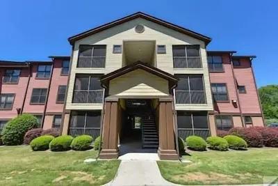 Image de Minutes from Sanford Stadium, Downtown Athens, Gated Community