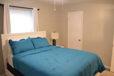 Image de 2-bedroom apartment in charming Daleville with WiFi, Ac. Enjoy your stay