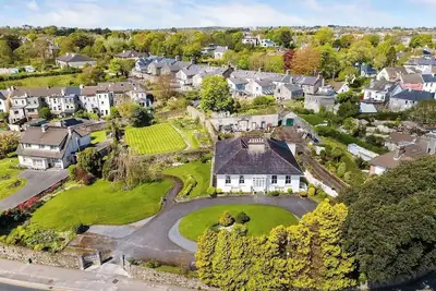 Image de Historic Nile Lodge House, 6 Nile Lodge, Galway City, 5 bedrooms, sleeps 10