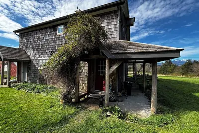 Image de A Barndominium Retreat on the Edge of Nature