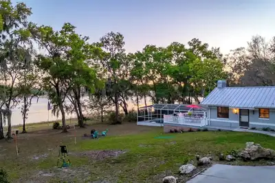 Image de New! Oasis  villa - lake View &pool near Fl springs