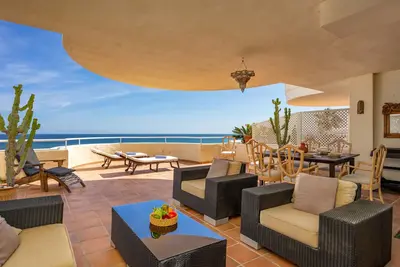 Image de Bermuda Beachfront Living by Lica Homes