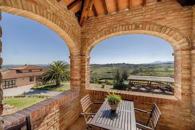 Image de Apartment with stunning views over the hills of Tuscany!