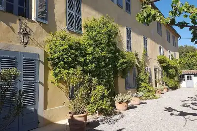 Image de Stunning 18th Century Provencal home with large mature garden and pool.