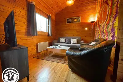 Image de Charmante maison en bois pour 5 personnes avec terrasse et jardin