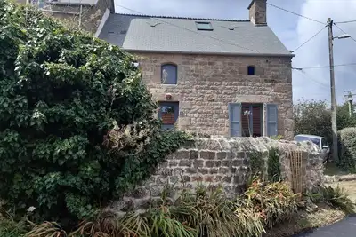 Image de Maison typique en granite Ă 800 m de la plage