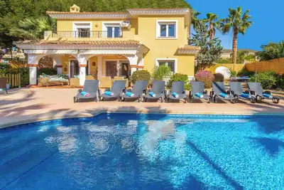 Image de 4 Bedroom Luxury Villa with 15m Private Pool for Up-To 10 Guests