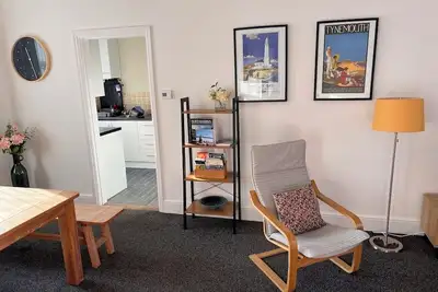 Image de Detached, spacious upper-floor maisonette with garden by the sea. Pet friendly!