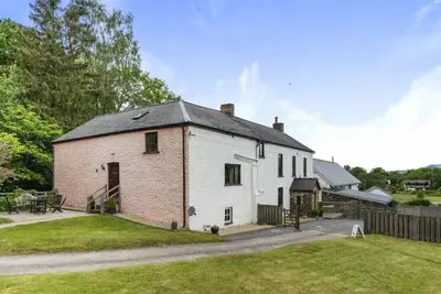 Image de Quiet location, 4 bedroom, 4 bath, barn, six miles Brecon. Dog friendly.