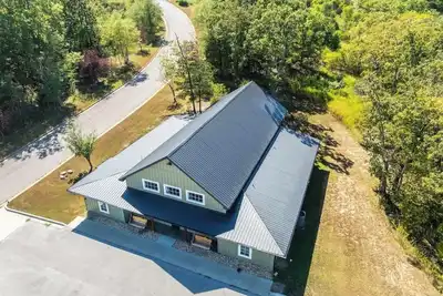 Image de 8-Bedroom Branson Retreat- Hot Tub & Porch Swings!