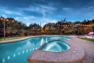 Image de Austin Spacious Haven - Pool, Jacuzzi, Firepit