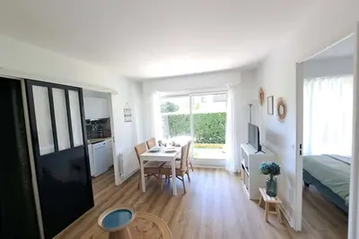 Image de Appt en résidence avec jardin pour 4 pers /A proximité(200m) mer et centre ville