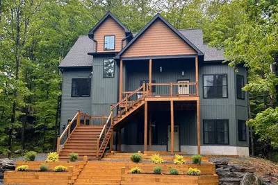 Image de Kick off Summer Break in Style! New home in amenity filled community The Hideout
