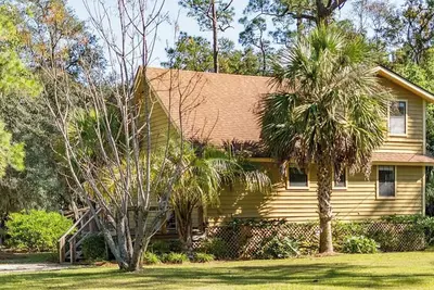 Image de The Sunny Cottage - Cozy River Retreat with Porch + Dock Access
