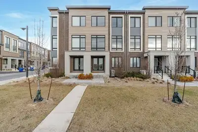 Image de New Stylish 3 Bedroom House in Central Vaughan