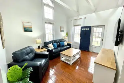 Image de Charming Coastal Cape Cod w/ King Bed, Bikes, & Game Room near Downtown Beach