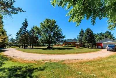 Image de Luxury Farm Stay | Olympic Pool, Hot Tub & 3-Bed Guest Suite