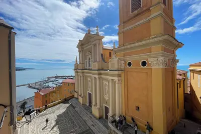Image de smichel sea and church view