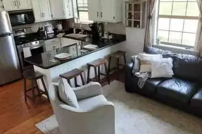 Image de Charming 2-bedroom cabin with WiFi, fire pit, Ac, pets welcome in quaint Royal