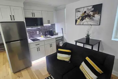 Image de The Mini-Lux B. at Lower Atwells Avenue Laundry & Dishwasher Close to Dt