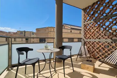 Image de \"L'authentique\" - hyper centre - belle terrasse!