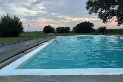 Image de Enjoy a Little Slice of Farm Life! - sleeps 10+, pool, hot tub- Lovell Wy