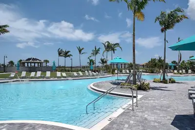 Image de Spacious 3-bedroom coach home with golfing in Wellen Park Golf and Country Club