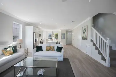 Image de Spacious 4 Bedroom Townhouse, steps from the Beach and Pool in a Gated Community
