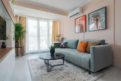 Image de La Maison Colorée -\nBright & Cozy Home by Metro / Mall