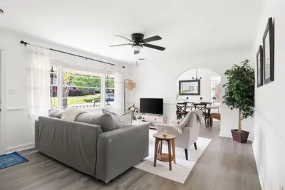 Image de Beautifully renovated 3br house near Charleston, Park Circle, Beaches, Shipyard