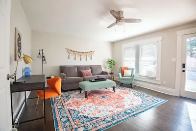 Image de Avondale Haven: Near it All– WiFi, King Bed & Pets