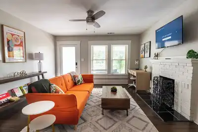 Image de Avondale Adventure-Serene City Stay-King Bed/Games