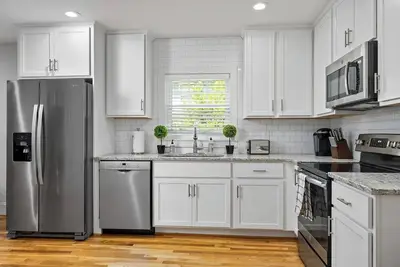 Image de Avenue Quads - Unit 3/Family-Friendly/City Retreat