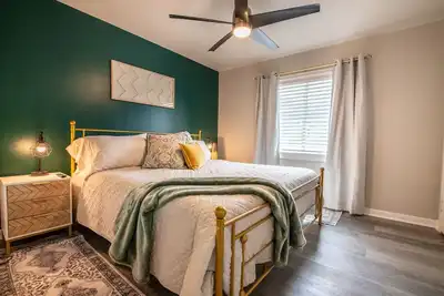 Image de Vulcan's Emerald Hideaway B3 - King Bed/WiFi/City