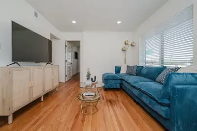 Image de Central Quarters- Groups/King & Queen Beds/Parking