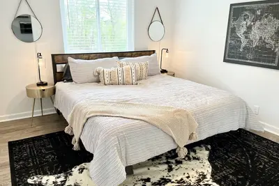 Image de D2- Vulcan's Double Suite-King Beds/Pets/Wifi/City