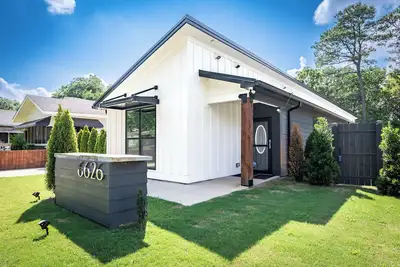 Image de Modern Stretch Home - 3br/Bathtub/New Build/Grill