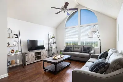 Image de Hilltop Hideaway G- King Beds/Free Parking/2 Bath