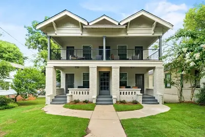 Image de Avenue Quads - Minutes from City/Parking/Units 2&4