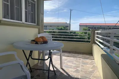 Image de Home away from home\nModern Cozy 2 bedroom apartment with WiFi and Ac in Roseau.