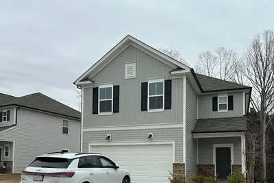 Image de Brand New Modern 3br, King, Queen, Bunks, Office, High Chair & Kid Friendly