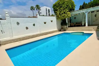 Image de Villa avec piscine, à pied de la plage, des restaurants et des commerces