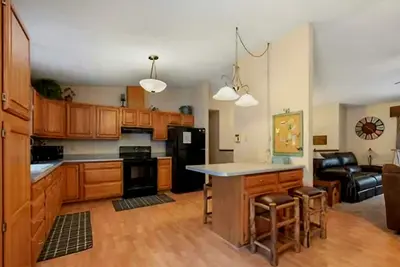 Image de Beautiful 4+ bedroom home on Deer Mountain outside of Lead. Hot tub & wifi.